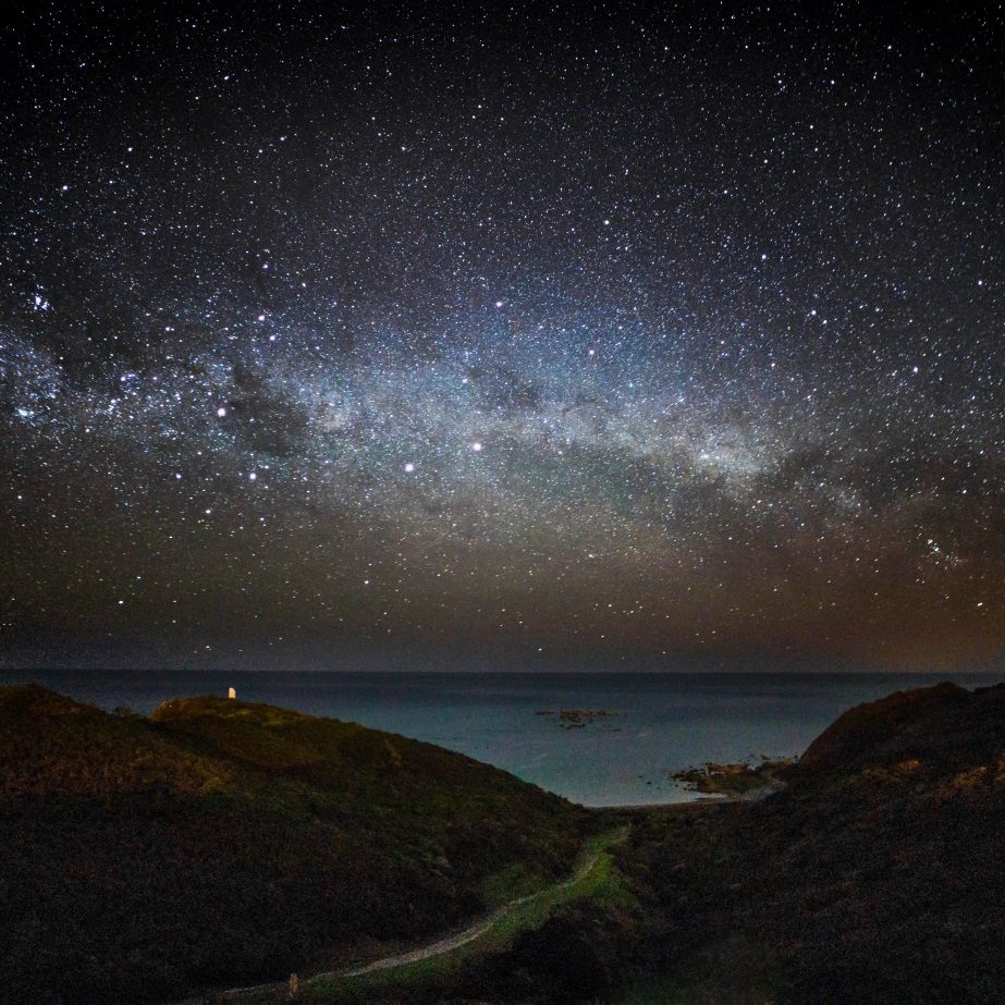 Milky Way - Wellington, New Zealand © Andrew Xu - commons.wikipedia.org Milky Way - Wellington, New Zealand © Andrew Xu - commons.wikipedia.org