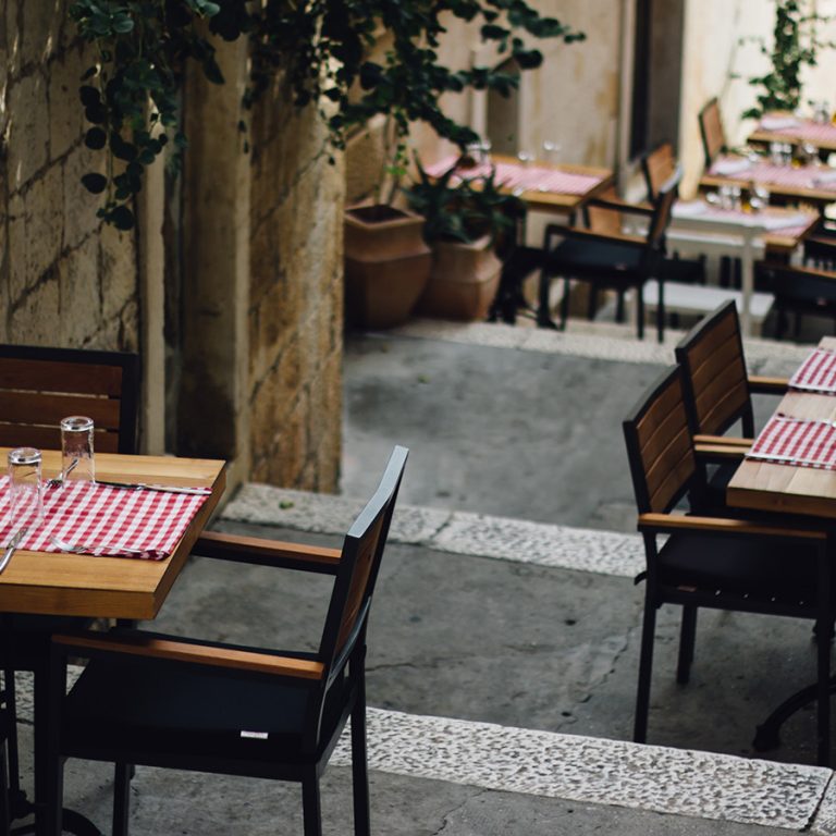 chairs-1867099_m